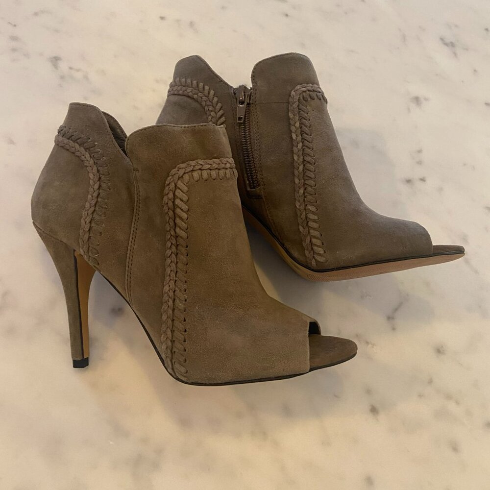 Vince Camuto Sage Green/Gray Suede Open Toe Booties Size 7.5